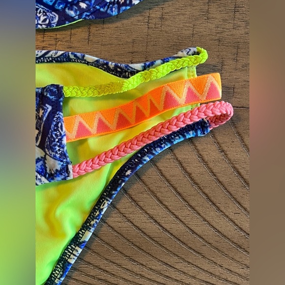 Victoria's Secret Bikini Size Small/34A Gorgeous colors!! - Picture 3 of 8